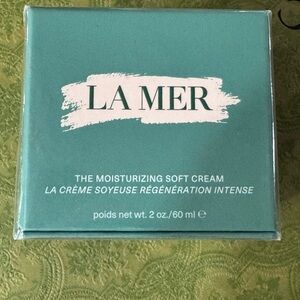 La Mer Skincare Box in Teal